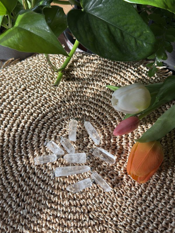 Bergkrystall anheng 2- 4 cm m/hempe