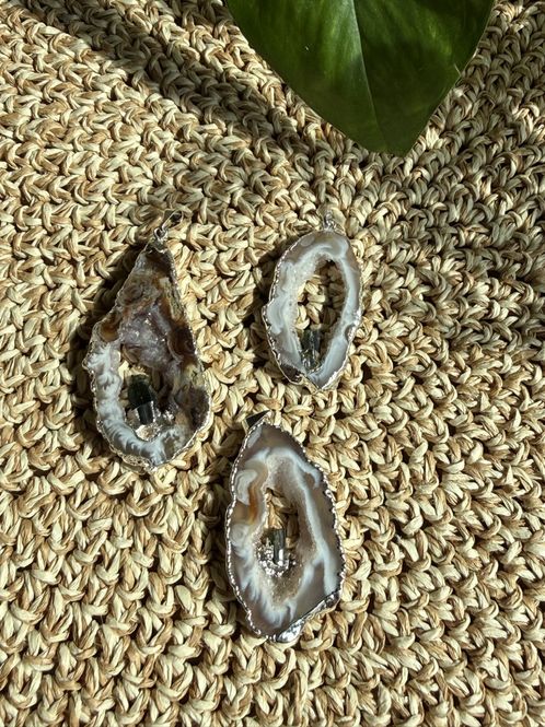 Hovedbilde Geodeanheng m/turmalin. Forsølvet (3-4cm)